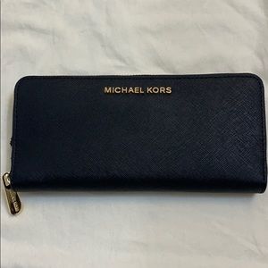 Michael Kors Jet Set Black ZIP around Wallet